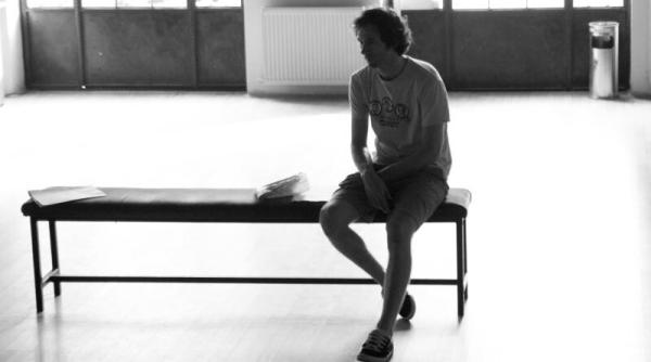 actorul robert radoveneanu am aflat ca tata nu mai vine acasa familia a reusit sa ma angajeze pe pile unde lucrase el