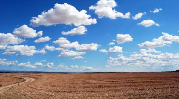 inventatorul iuliean hornet ceausescu ne a lasat 70prc teren fertil natural in 2018 aveam 35prc o sa murim de foame