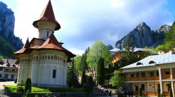 locul din romania unde soarele rasare in anumite conditii de doua ori