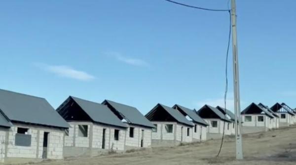 un sat din romania vinde case cu 250 de euro