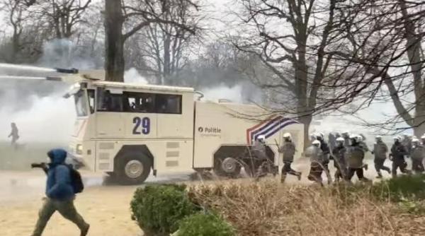 zeci de mii de oameni din europa protesteaza la bruxelles fortele de ordine intervin in forta bogdan chirieac oamenii au obosit video live