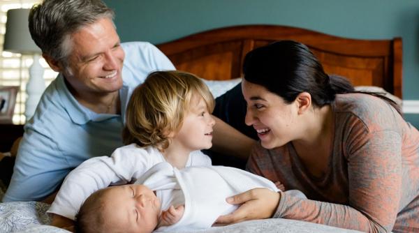 de ce unii membri ai familiei nu fac covid 19 desi stau in casa cu persoane pozitive