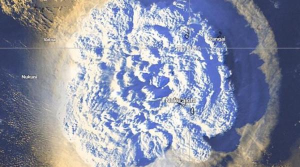 eruptia vulcanica din tonga de sute de ori mai puternica decat cea a bombei de la hiroshima