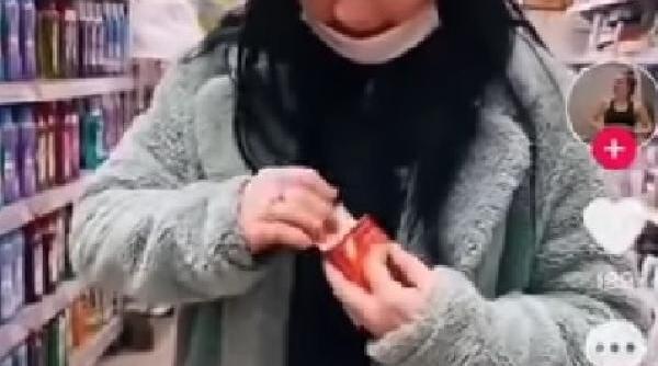 tanara filmata in timp ce intepa prezervative intr un supermarket din sibiu psihologul keren rosner un gest teribilist