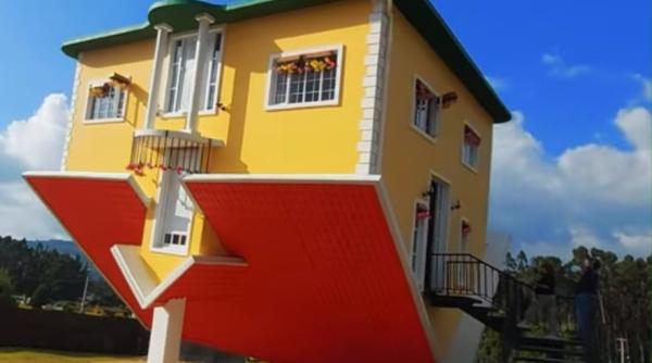 video casa construita cu susul in jos care a devenit magnet pentru turisti s au uitat la mine de parca as fi fost nebun