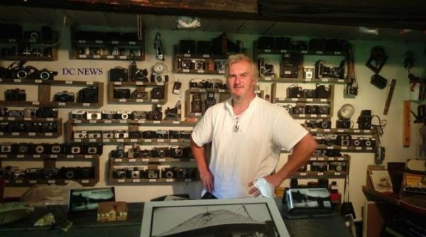 a ars cel mai frumos loc din moieciu laurent jouault francezul indragostit de romania si a vazut casa muzeu facuta scrum foto