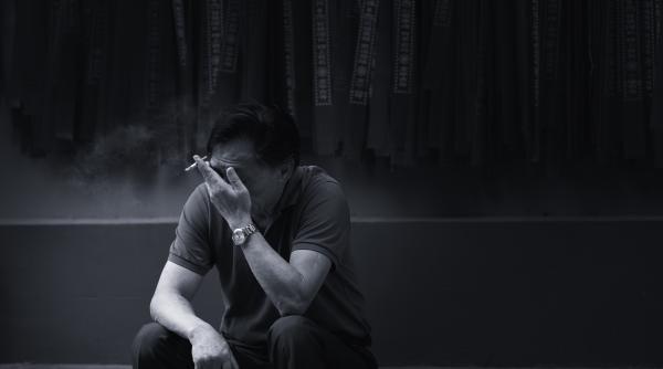 un barbat a incercat sa se sinucida pentru ca fiul sau nu e casatorit la 29 de ani o viata plina de rusine nu a realizat nimic