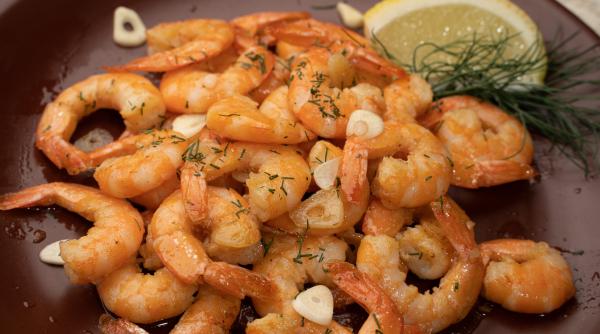 creveti la tigaie cu usturoi reteta delicioasa