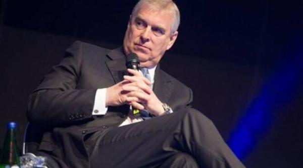 printul andrew nepoliticos si bataus a fost confundat cu un intrus in palatul buckingham aceasta este casa mea merg unde vreau