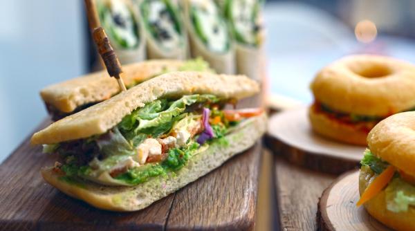 de ce mancarea are alt gust cand calatorim cu avionul