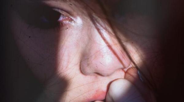 emotiile care declanseaza boli dezvaluite de ivan bogdan terapeut psiho emotional tot ce doare acolo are legatura cu emotia intristarii