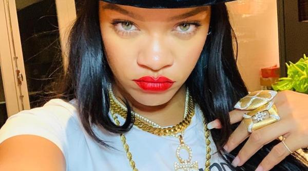 rihanna este insarcinata primele imagini cu burtica