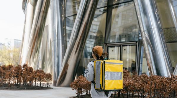 curierii livratori de mancare din romania cel mai mare bacsis din europa