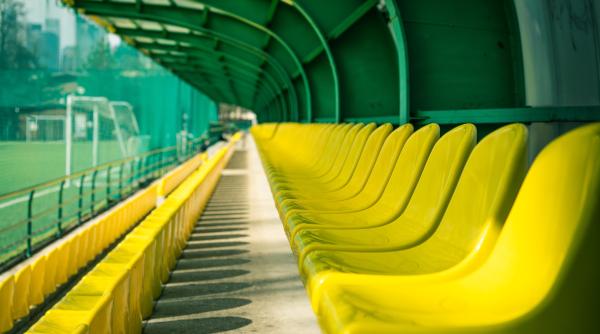 legendarul fotbalist roberto carlos revine pe teren pentru un meci caritabil