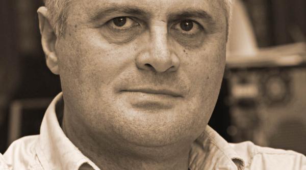 romanele de la finele anilor 80 chifu a debutat cu un roman in care voia sa spuna ce se intampla