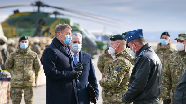 klaus iohannis in vizita la baza aeriana de la campia turzii galerie foto