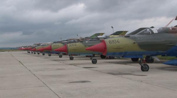 klaus iohannis la baza aeriana de la campia turzii