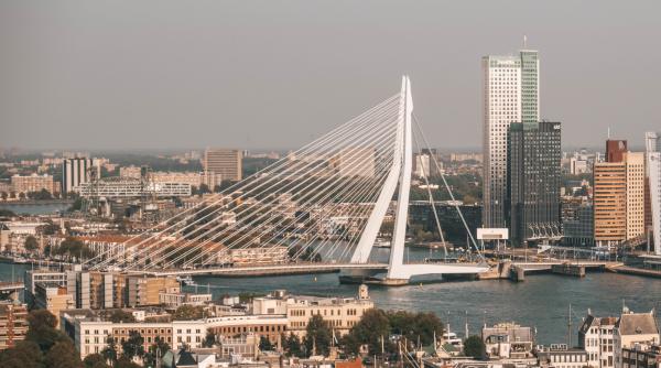 un pod istoric din rotterdam va fi demontat pentru a putea trece un iaht al lui jeff bezos