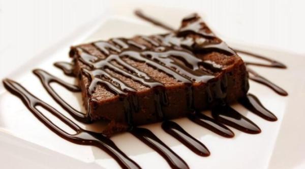 negresa cu sos de ciocolata reteta chefi la cutite desert de senzatie foarte gustos si apreciat in randul iubitorilor de dulce