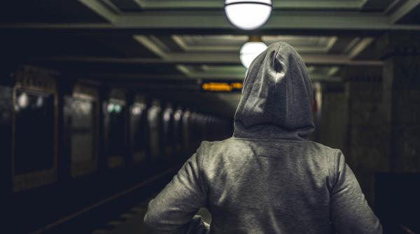 perchezitii in mures tanar lasat fara 1 800 lei in gara