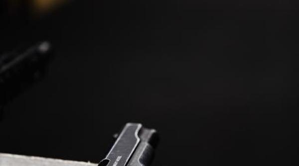 un cuplu a prins un strain inarmat in casa lor barbatul si a cerut scuze si le a platit 200 de dolari pentru ca a spart geamul