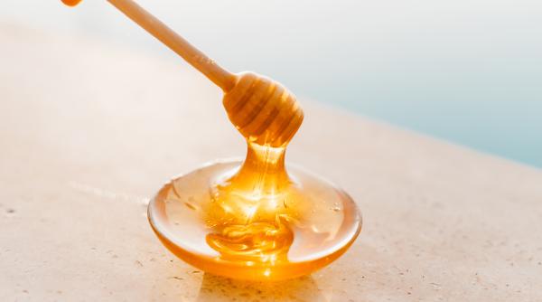 cate calorii are o lingurita de miere poate fi folosita in dieta sau ingrasa