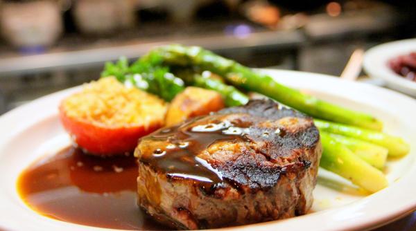 meniul cu care putin l a asteptat pe macron jurnalist francez macar stim ce au mancat foto