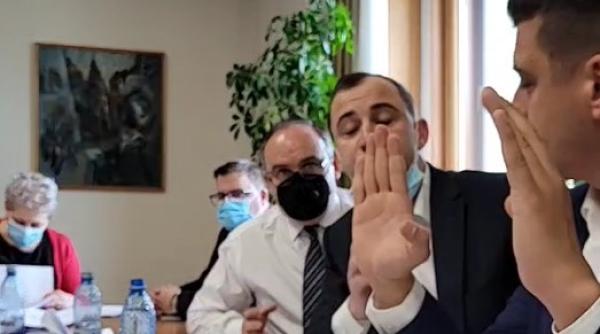 scandal in parlament simonis catre simion george zi i maimutei sa plece