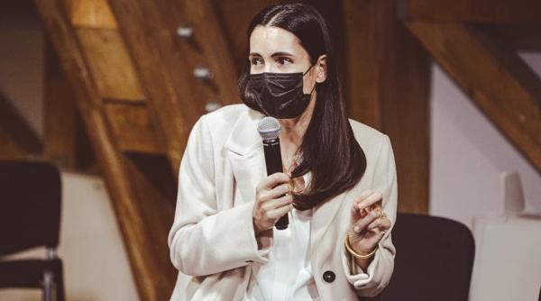 clotilde armand l a facut croitor instabil pe un consilier local florin manole nu e prima data