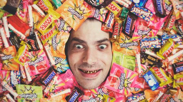 dulciurile si cariile au treaba una cu alta