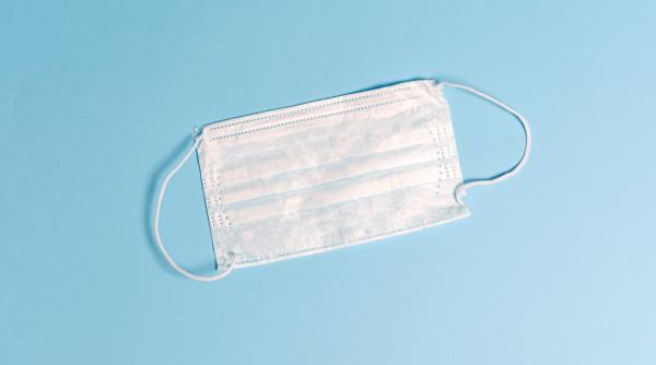 fara masca in aer liber in spania