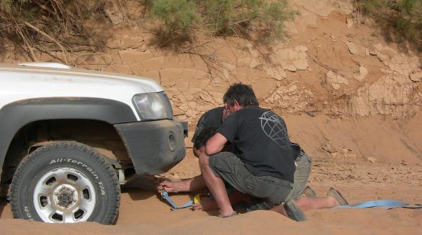 lucrurile pe care trebuie sa le stii cand tractezi o masina sau esti tractat cine apasa frana
