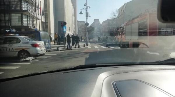 masina in flacari pe calea victoriei