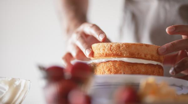 tort gatit la abur reteta senzationala pentru care nu ai nevoie de cuptor