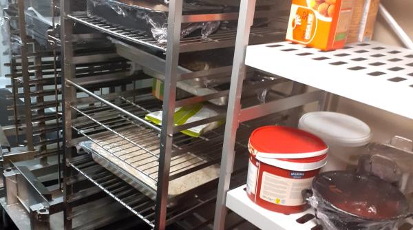 hotelul celor 5 stele cazatoare anpc nereguli grave descoperite chiar in centrul bucurestiului curatenie de la pastele trecut produse expirate galerie foto