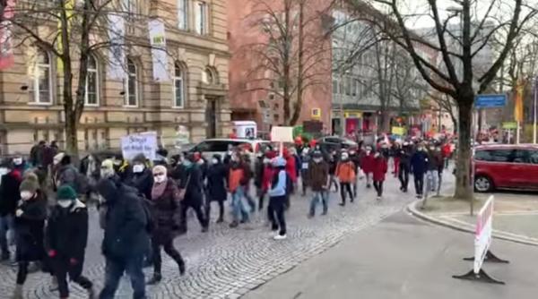 proteste anti coronavirus in toata germania mii de oameni au iesit in strada video