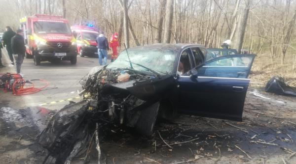 accident grav in tulcea doi adulti si un copil au murit dupa ce masina s a izbit de un copac inca trei victime ranite grav foto