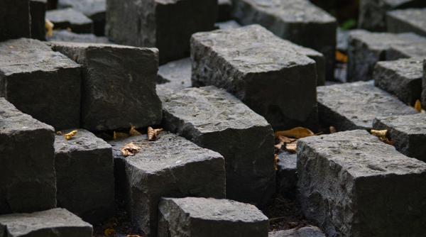 barbat acuzat de blasfemie ucis cu pietre de multime apoi spanzurat unde s a intamplat