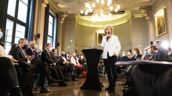 cum arata franta lui val rie p cresse adversara lui emmanuel macron la prezidentiale daca va trebui sa construim ziduri voi sustine