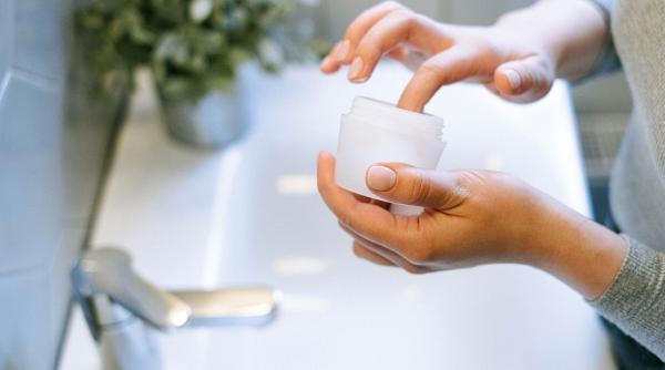 dermatologii avertizeaza 5 tendinte periculoase de pe tiktok