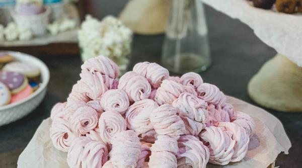 reteta simpla si delicioasa bezele in doua culori