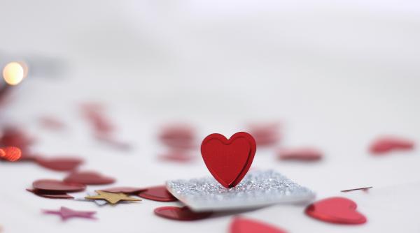 simbolul iubirii de valentine s day cum a ajuns inima sa fie asociata cu dragostea