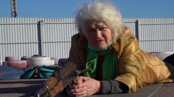 ucrainenii antrenati de fortele speciale valentyna konstantynovska 79 de ani la arme nu vreau sa mi pierd tara