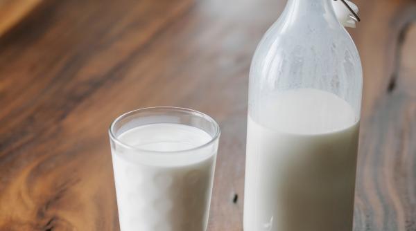 cum fierbi laptele fara sa dea in foc trucuri de care probabil nu stiai