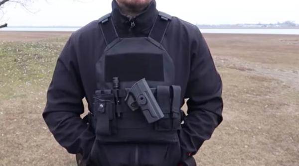 teama de razboi l a facut pe un galatean sa se duca la spital imbracat cu vesta antiglont medic vrea sa fie protejat