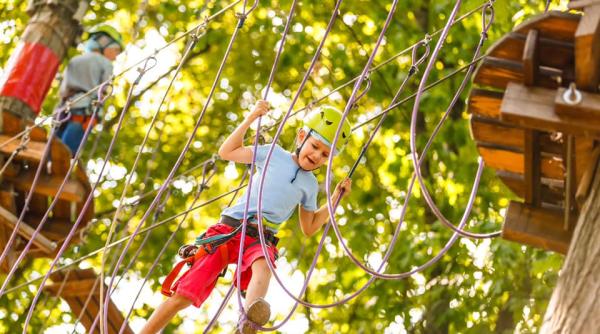parc aventura in padurea garboavele din galati