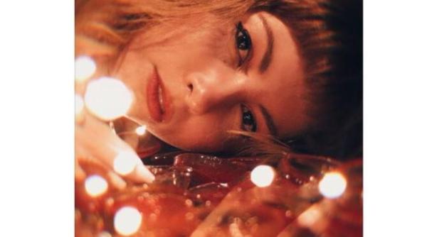 te compari cu ceilalti mereu iti lipseste gratia energia ta feminina e blocata 14 semne