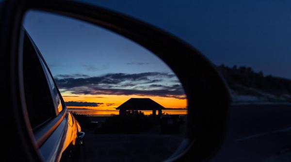 doi barbati si un copil furau din masini adultii au fost retinuti