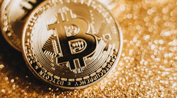 lege pentru criptomonede in romania in loc sa ajute economia romaniei pompeaza bani in alte state