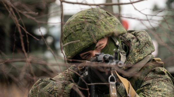 dw putin ordona trimiterea trupelor in lugansk si donetsk